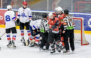 «Прогресс» забросил шесть безответных шайб в ворота «Рыцарей» и одержал победу во второй товарищеской встрече